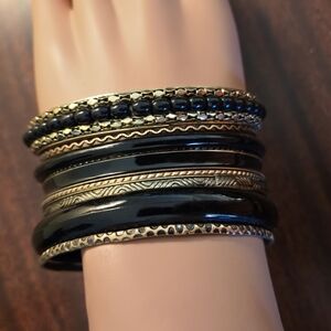 10‑Piece Black & Gold‑Tone Bangle Bracelet Set, Mixed Textures, Patterns & Shine